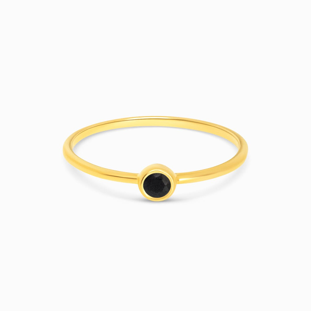 Moderner Kristallring mit Onyx aus Vermeil-Gold. Ring mit Edelstein Onyx, einem Schutzstein.