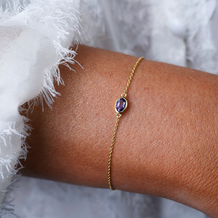 Armband mit Februar-Geburtsstein Amethyst. Goldarmband mit violettem Kristall-Amethyst.